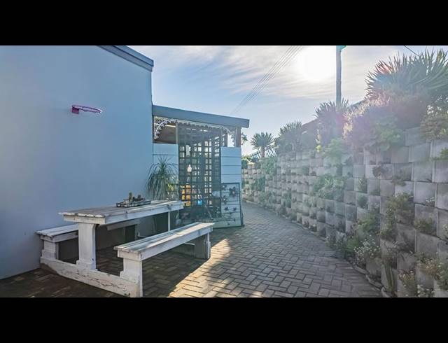 5 BEDROOM HOUSE FOR SALE IN FRAAIUITSIG
